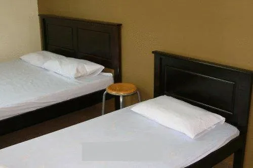 Cozy Home Inn Τζωρτζ Τάουν 2*,